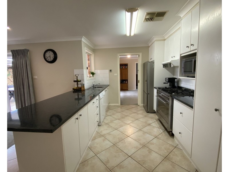 4 Danilenko Street, Parkes NSW 2870