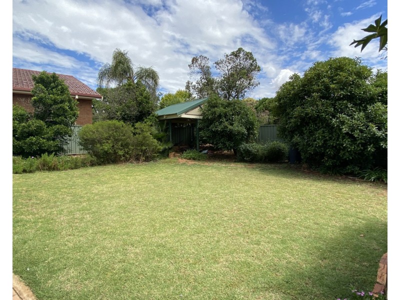 4 Danilenko Street, Parkes NSW 2870