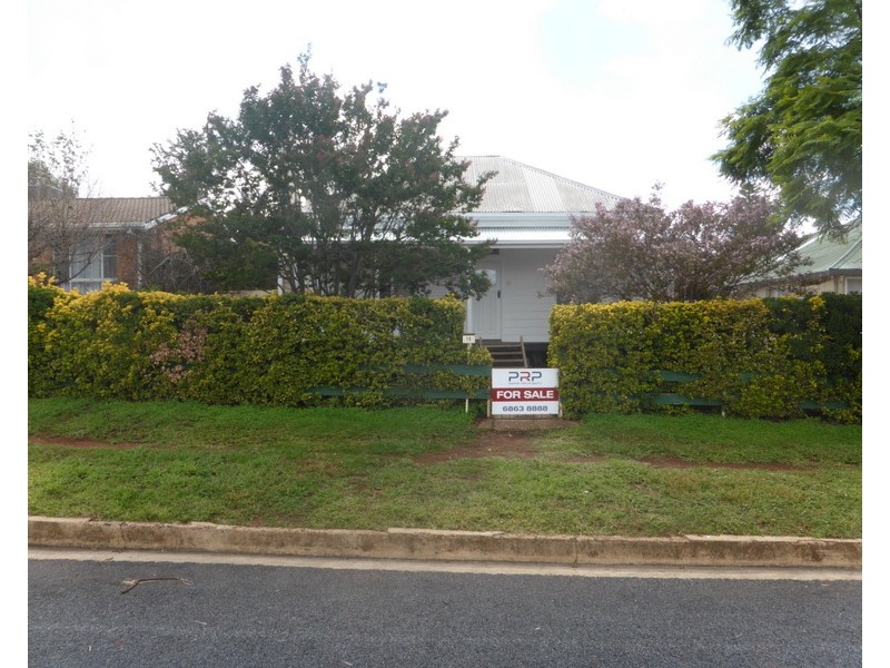 70 Orange Street, Parkes NSW 2870