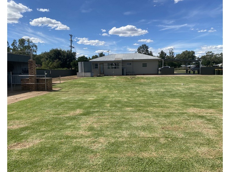 11 Cheney Road, Parkes NSW 2870
