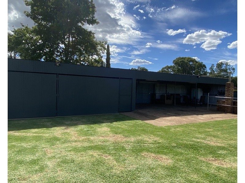 11 Cheney Road, Parkes NSW 2870