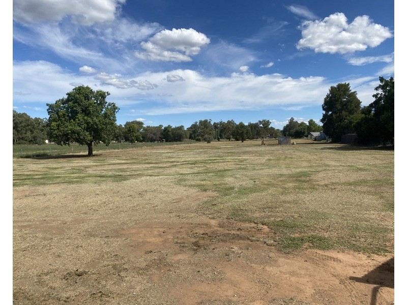 11 Cheney Road, Parkes NSW 2870