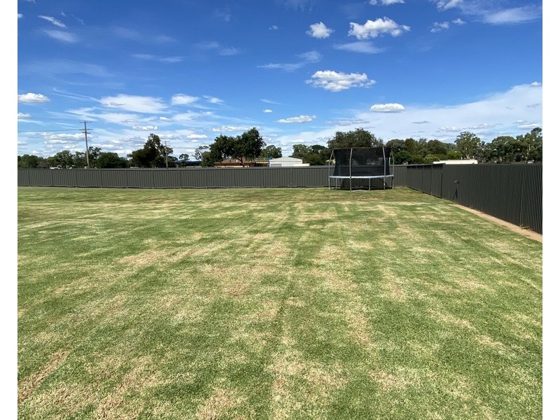 11 Cheney Road, Parkes NSW 2870