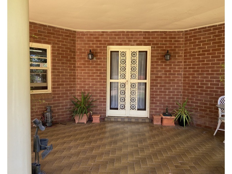 6 Weston Street, Parkes NSW 2870