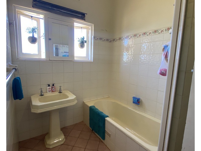 6 Weston Street, Parkes NSW 2870