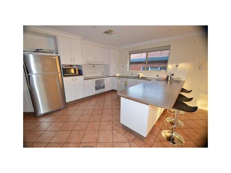 6 Caledonia Street, Parkes NSW 2870