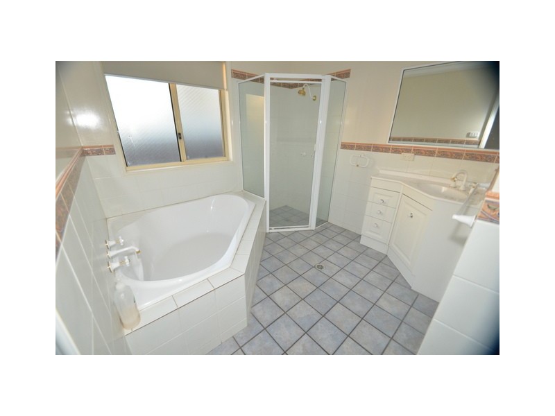 6 Caledonia Street, Parkes NSW 2870