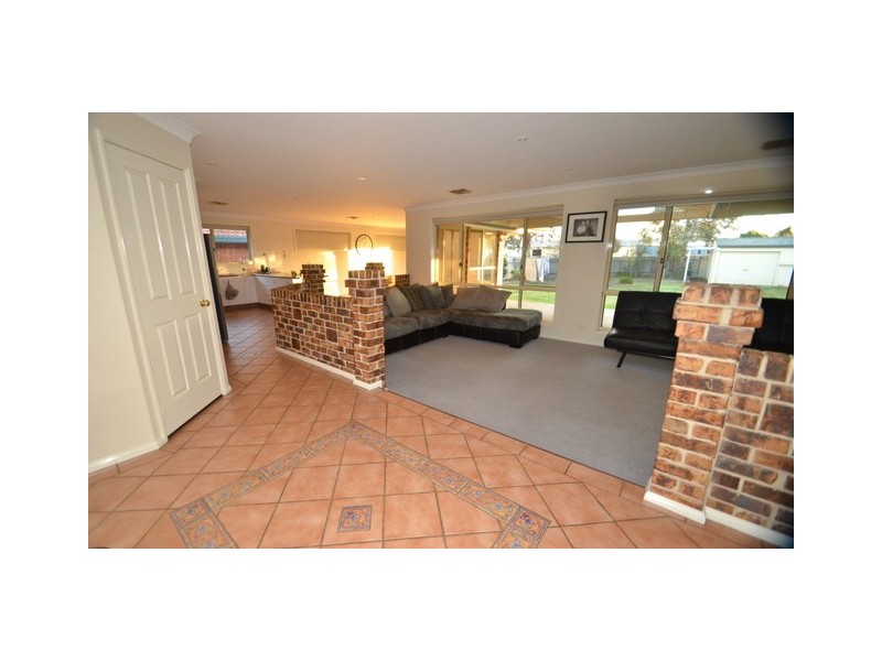 6 Caledonia Street, Parkes NSW 2870