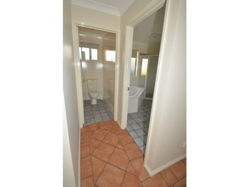 6 Caledonia Street, Parkes NSW 2870