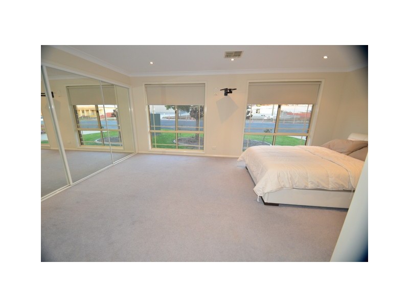 6 Caledonia Street, Parkes NSW 2870