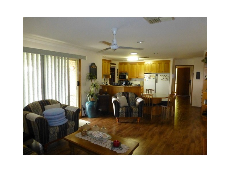 16 Vaucluse Place, Parkes NSW 2870