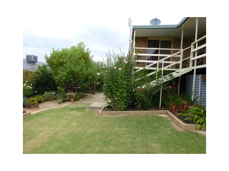 16 Vaucluse Place, Parkes NSW 2870