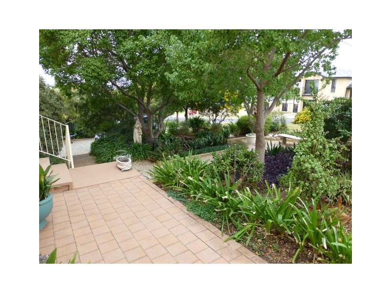 16 Vaucluse Place, Parkes NSW 2870