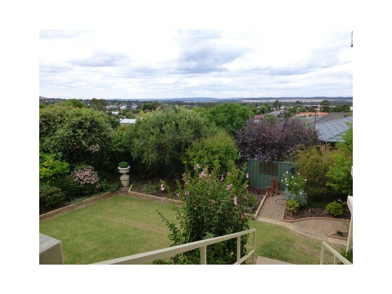 16 Vaucluse Place, Parkes NSW 2870