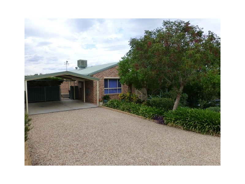 16 Vaucluse Place, Parkes NSW 2870