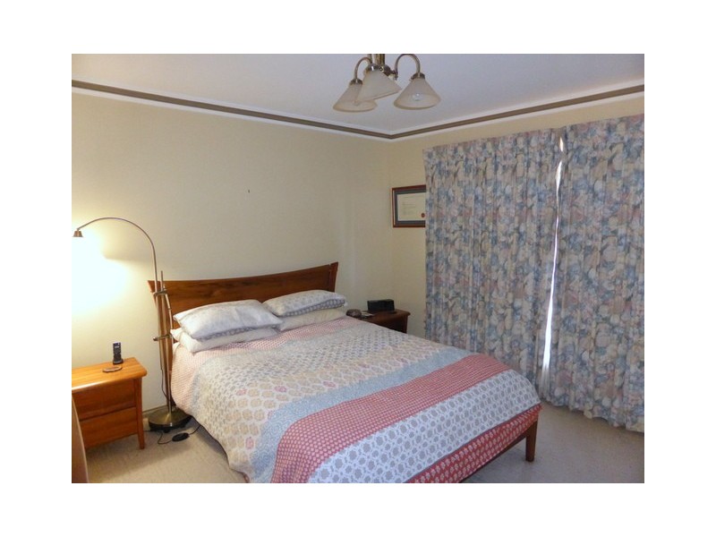 1/4 Friendship Place, Parkes NSW 2870