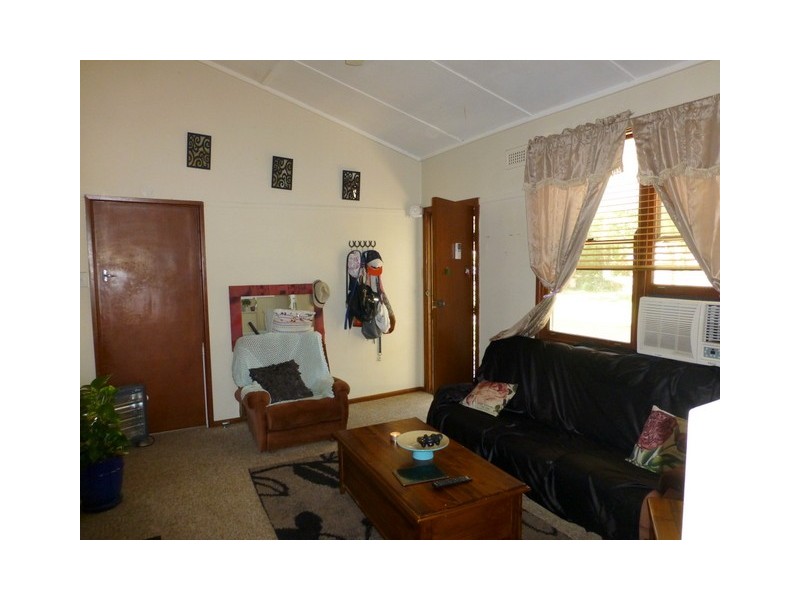 9 Gallop Avenue, Parkes NSW 2870
