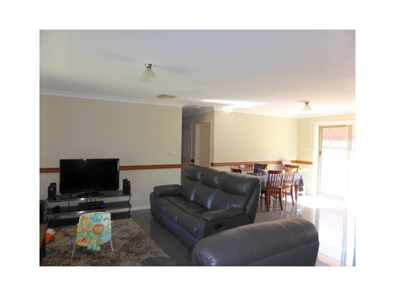 1 Glenburnie Close, Parkes NSW 2870