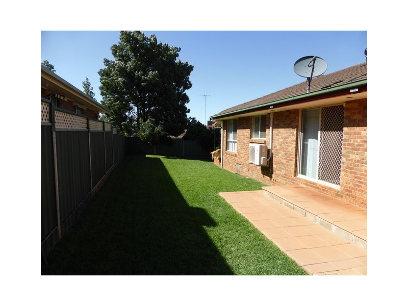 1 Glenburnie Close, Parkes NSW 2870