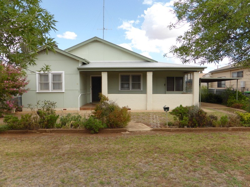 13 Grenfell Street, Parkes NSW 2870