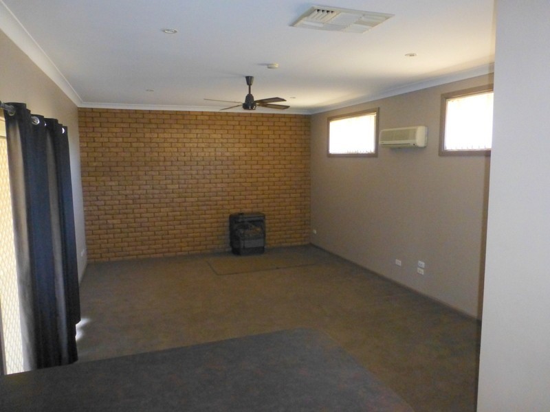 100 Close Street, Parkes NSW 2870