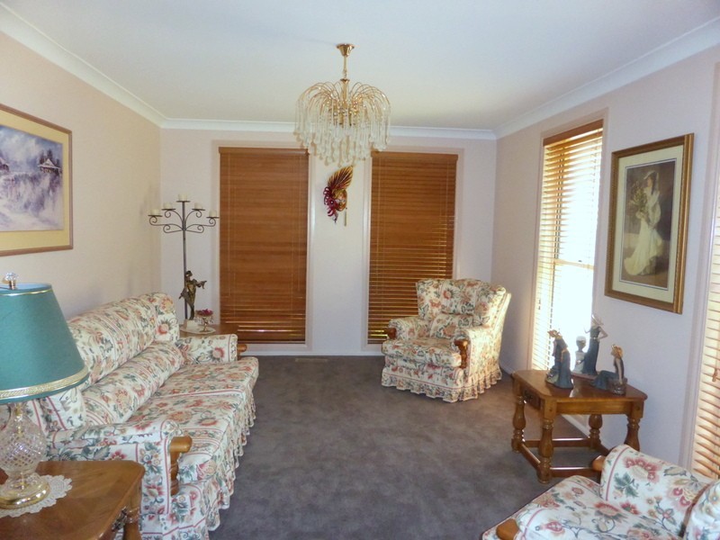 5 Glenwarrie Place, Parkes NSW 2870