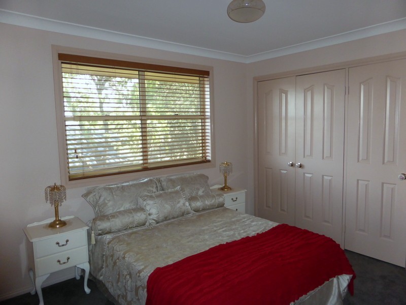 5 Glenwarrie Place, Parkes NSW 2870