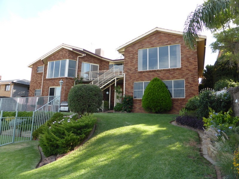 5 Glenwarrie Place, Parkes NSW 2870