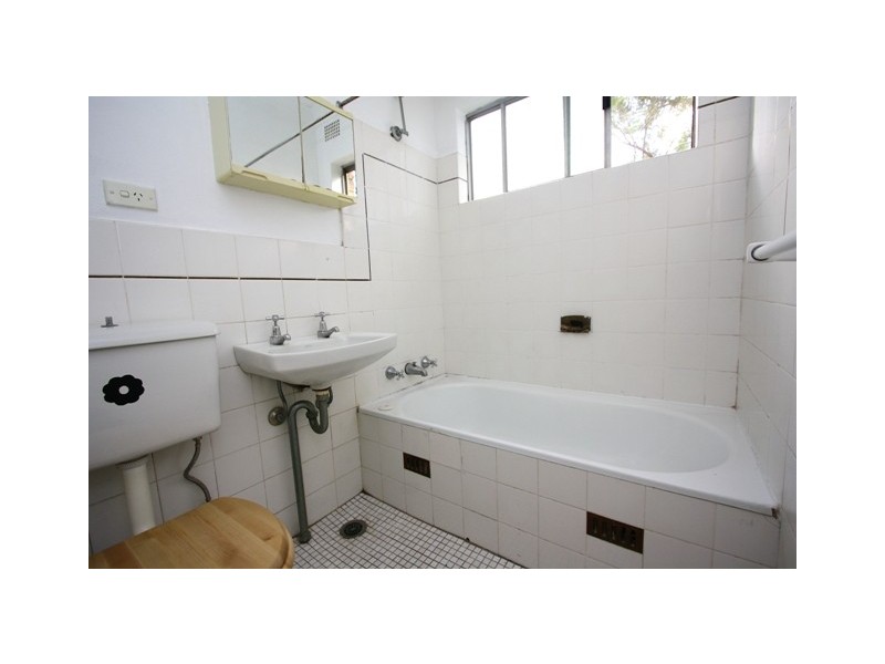 2/4 Sherbrooke Road, West Ryde NSW 2114