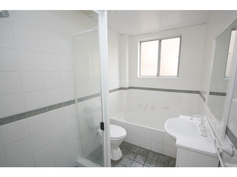 1/33 Meadow Crescent, Meadowbank NSW 2114