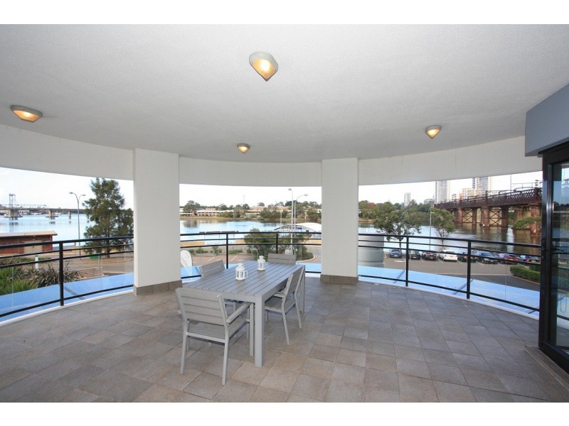 1/2 Bay Drive, Meadowbank NSW 2114