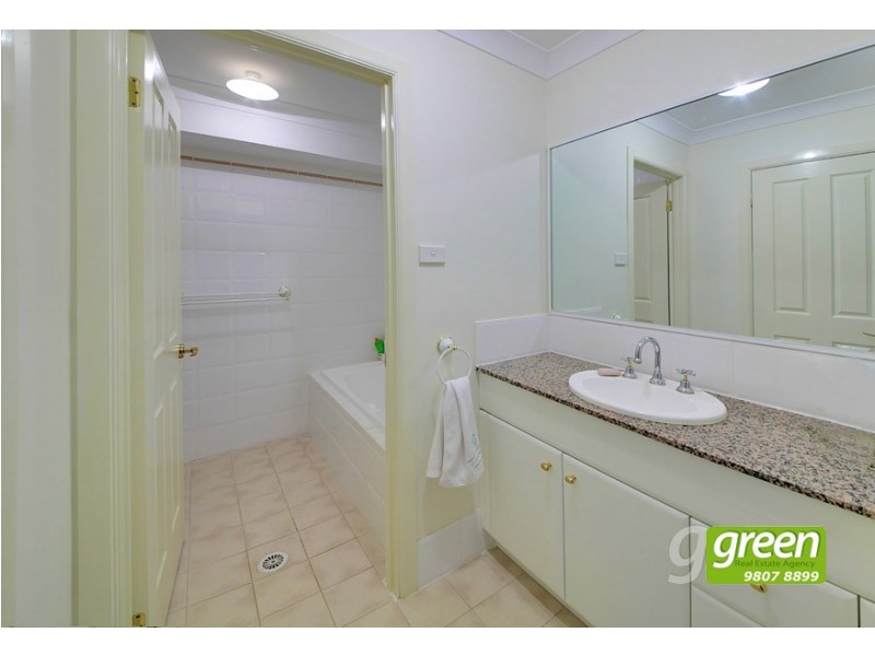 33 Hunterford Crescent, Oatlands NSW 2117