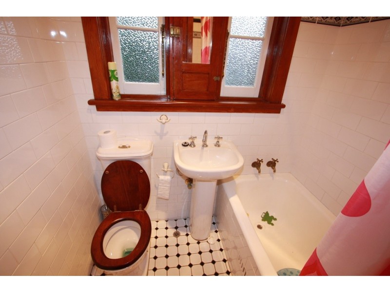 131 Constitution Road, Meadowbank NSW 2114