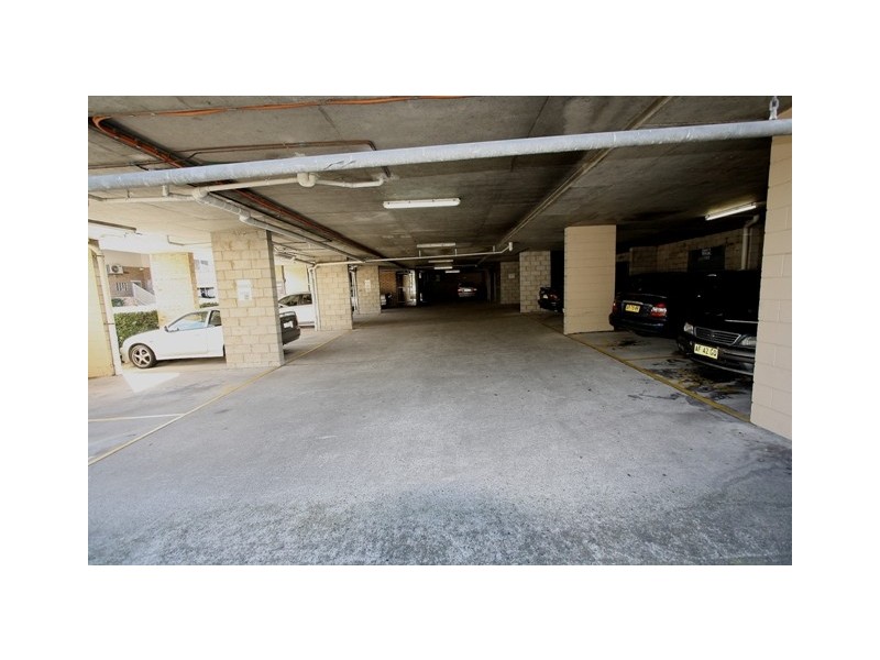 3/27  Bank Street, Meadowbank NSW 2114