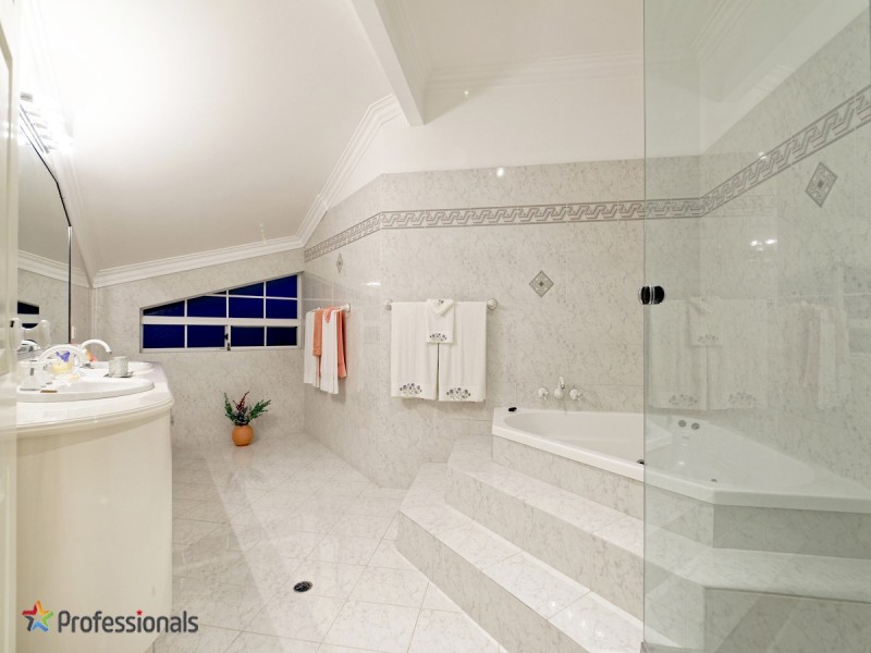 11 Letizia Close, Chermside West QLD 4032