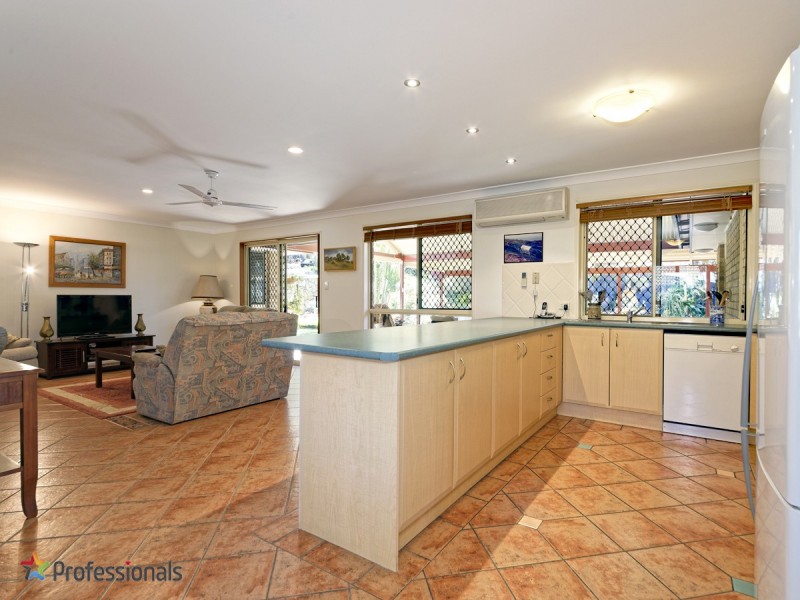 13 Vauton Court, Arana Hills QLD 4054