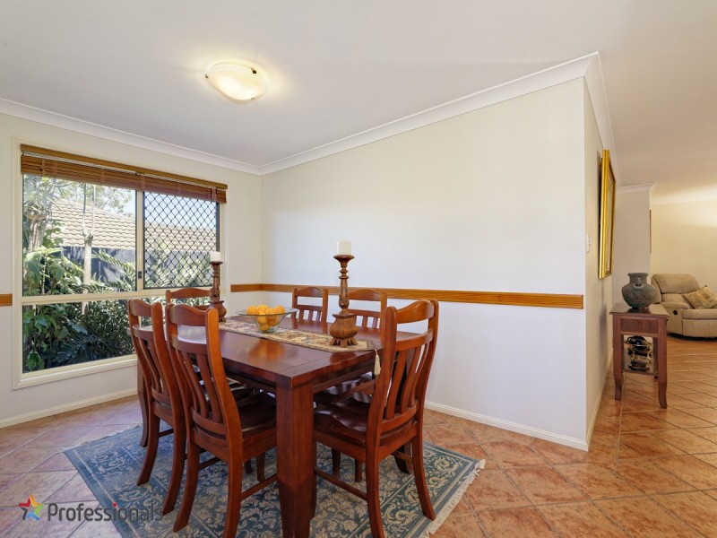 13 Vauton Court, Arana Hills QLD 4054