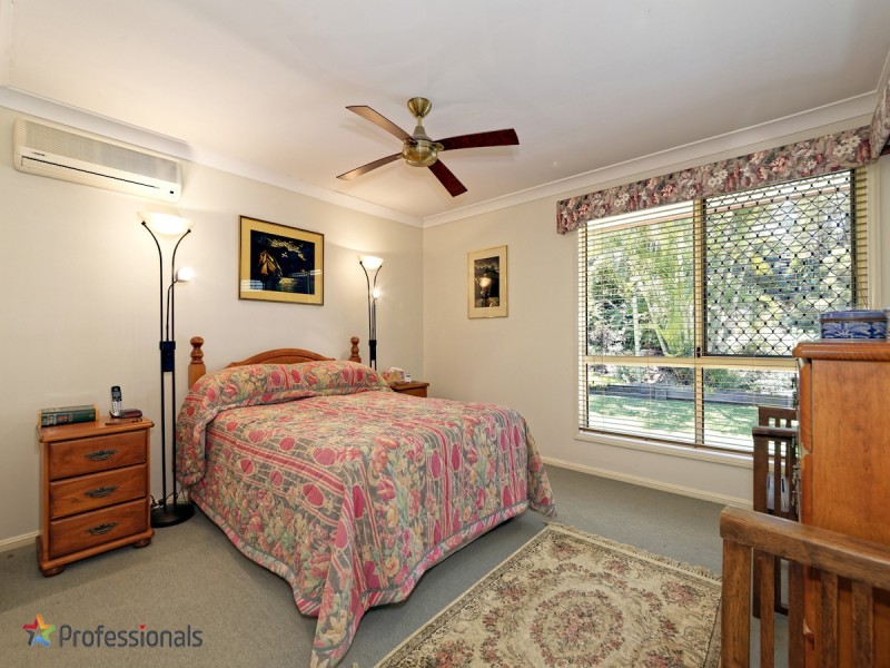 13 Vauton Court, Arana Hills QLD 4054