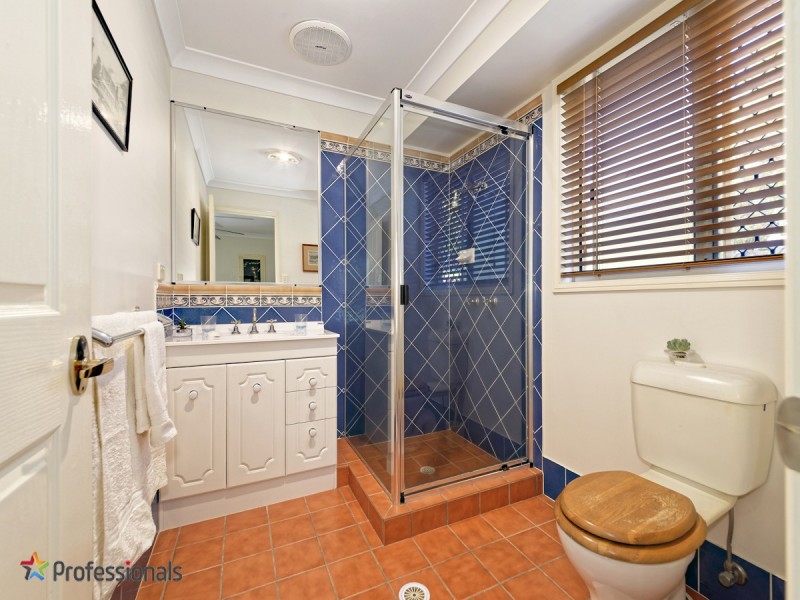 13 Vauton Court, Arana Hills QLD 4054