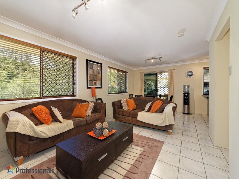 27 Woodtop Court, Ferny Hills QLD 4055