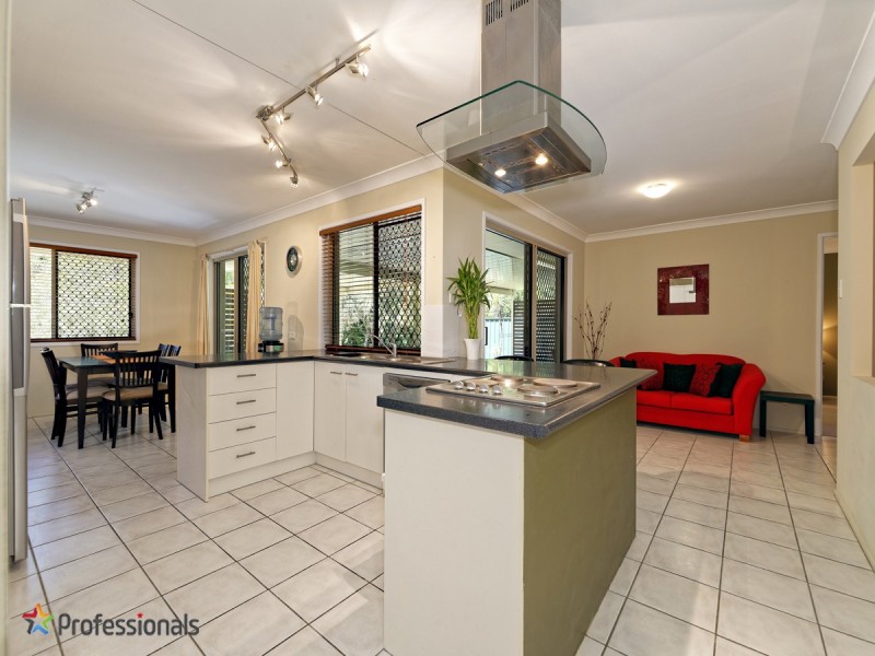 27 Woodtop Court, Ferny Hills QLD 4055