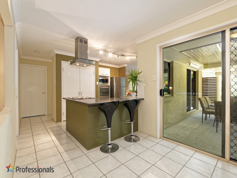 27 Woodtop Court, Ferny Hills QLD 4055