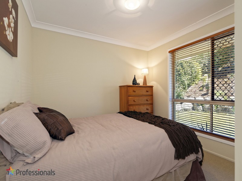 27 Woodtop Court, Ferny Hills QLD 4055