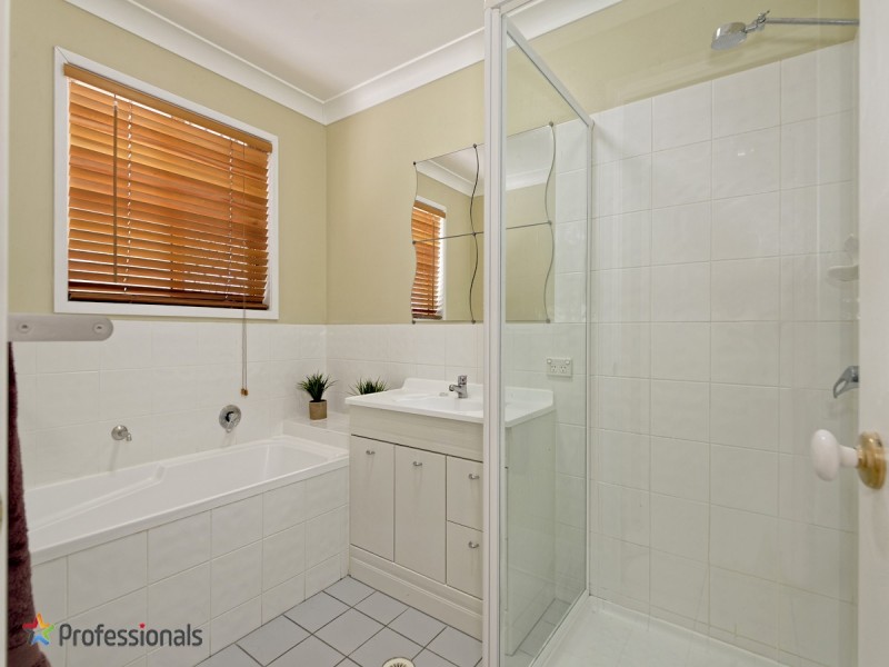 27 Woodtop Court, Ferny Hills QLD 4055