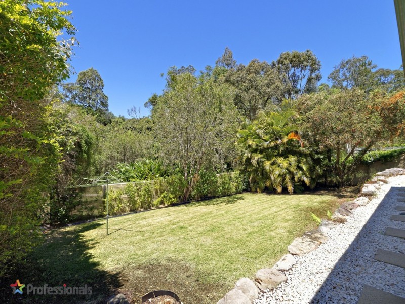 27 Woodtop Court, Ferny Hills QLD 4055