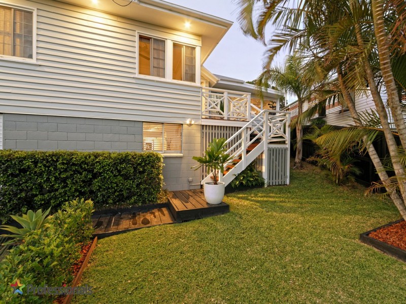 32 Dorrigo Street, Stafford Heights QLD 4053