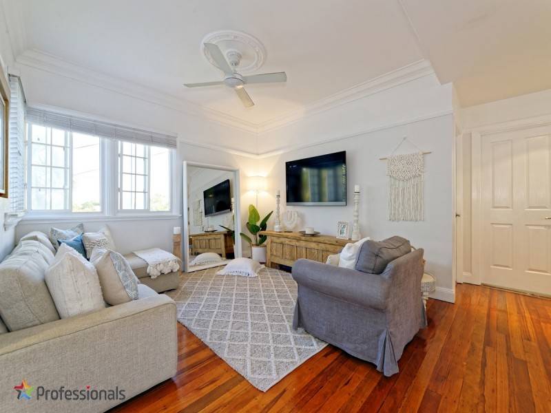 32 Dorrigo Street, Stafford Heights QLD 4053