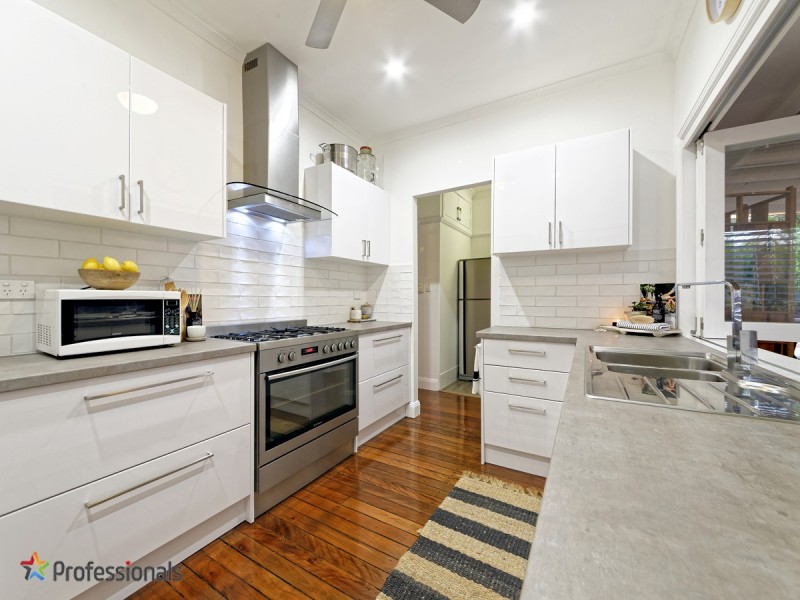 32 Dorrigo Street, Stafford Heights QLD 4053