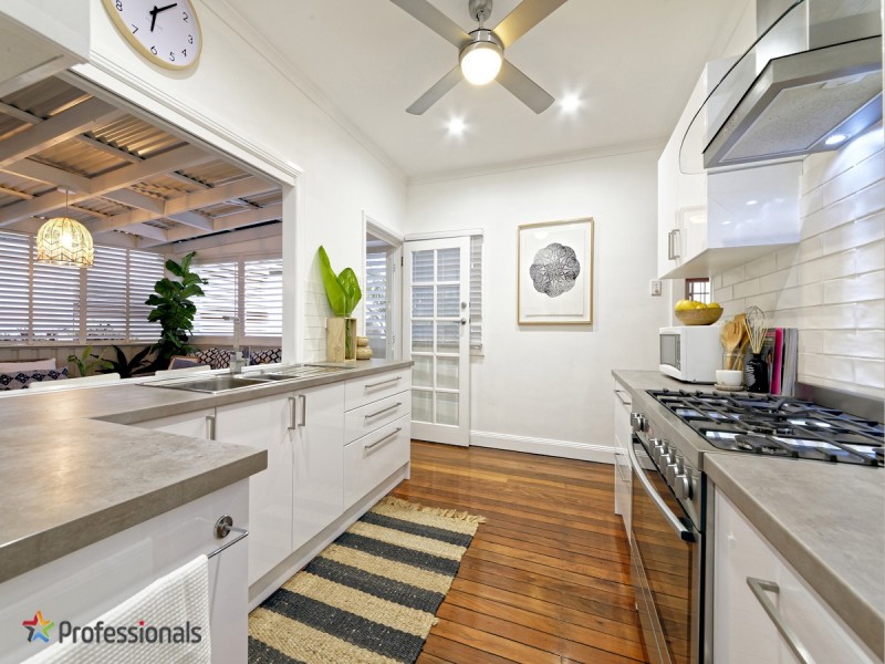 32 Dorrigo Street, Stafford Heights QLD 4053