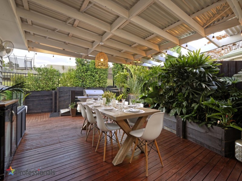 32 Dorrigo Street, Stafford Heights QLD 4053